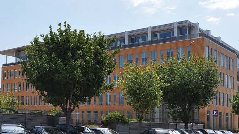 Fachada de oficinas de aluminio y vidrio — WTC Cornellà, Cornellà de Llobregat