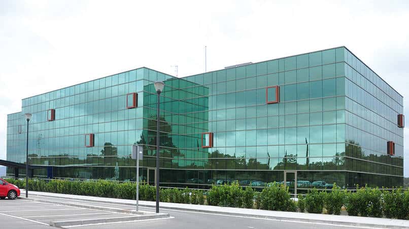 Fachada de oficinas — Parc Vallsolana, Sant Cugat del Vallès