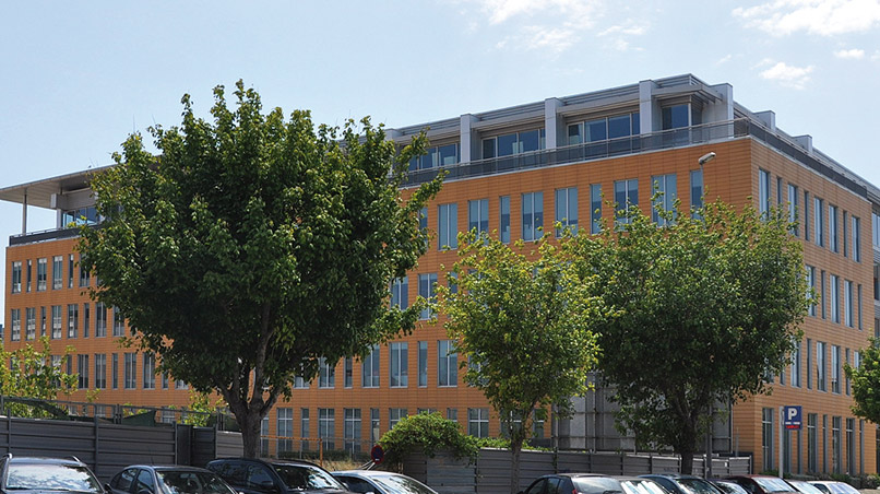 Fachada de oficinas de aluminio y cristal — WTC Cornellà, Cornellà de Llobregat